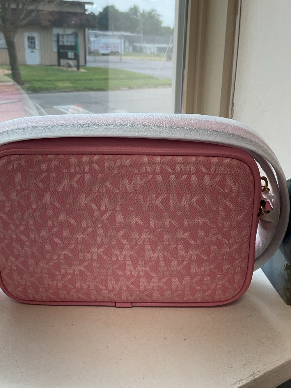 Michael Kors Pink Logo Crossbody with Gold Hardware - Picture 2 of 7